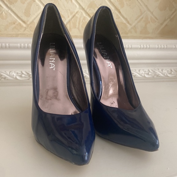 Ladies size 8.5 patent navy heels - Picture 3 of 8